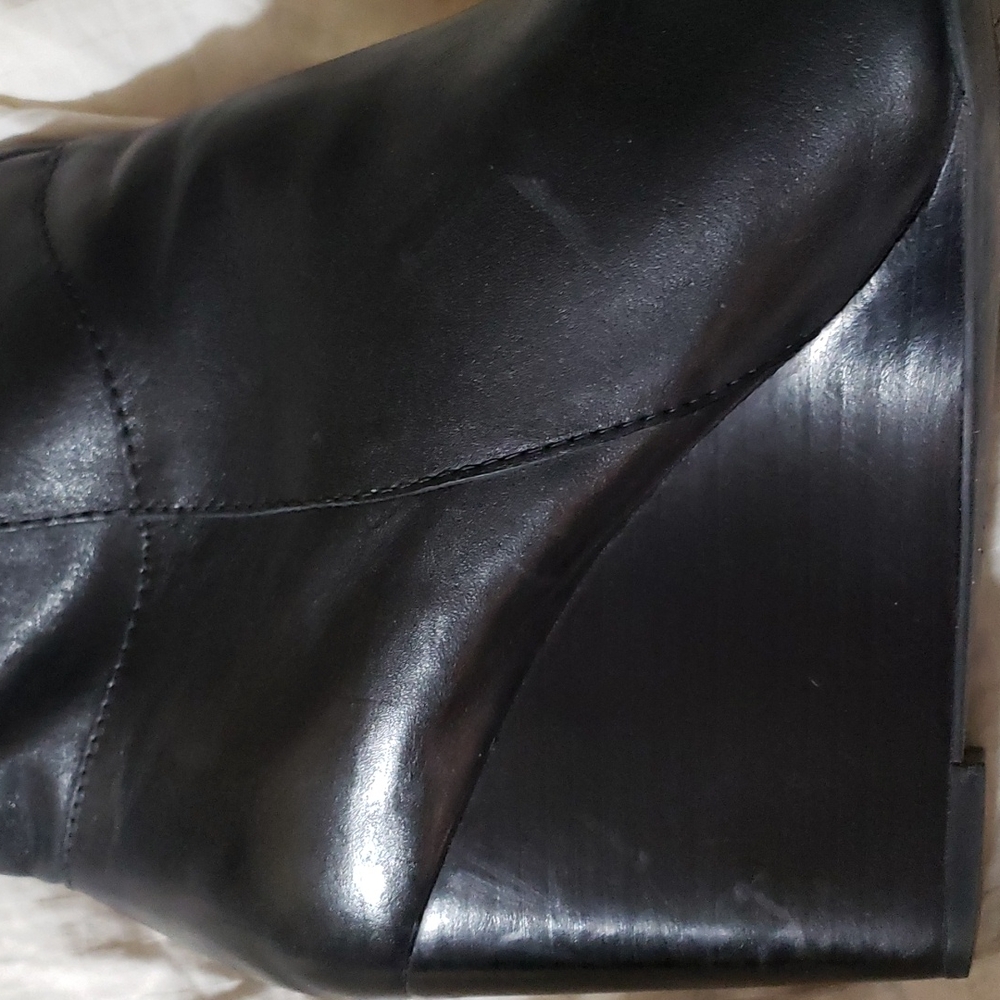 Boots - Picture 4 of 6